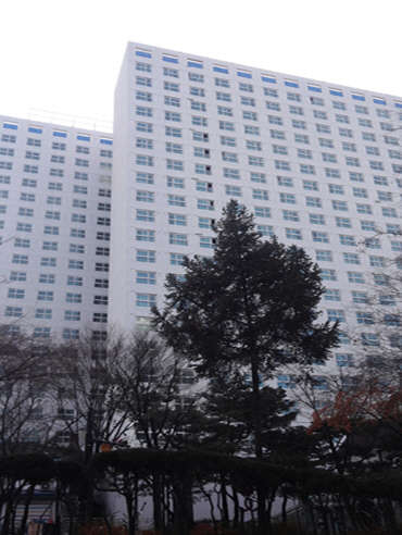 묵정공원에서 바라본 충무로엘크루2공사현장(사진제공=대우조선해양건설)
